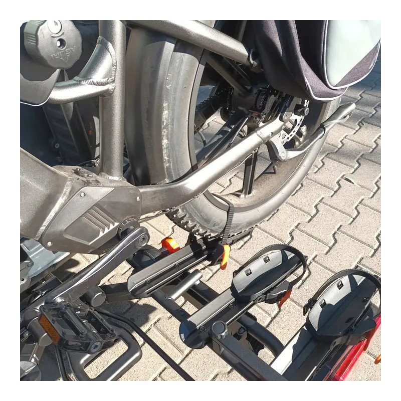 Poglądowo na platformie pokazujemy zamontowany rower elektryczny Fiido Titan z kołami o grubości opony 4" (Fat Bike)