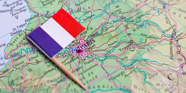 Akcesoria niezbędne w podr&oacute;ży samochodem do Francji