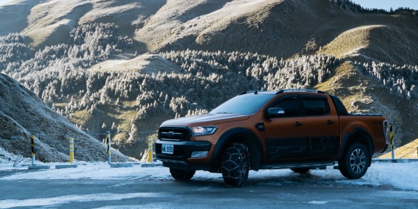 Jak założyć łańcuchy śniegowe na koła?